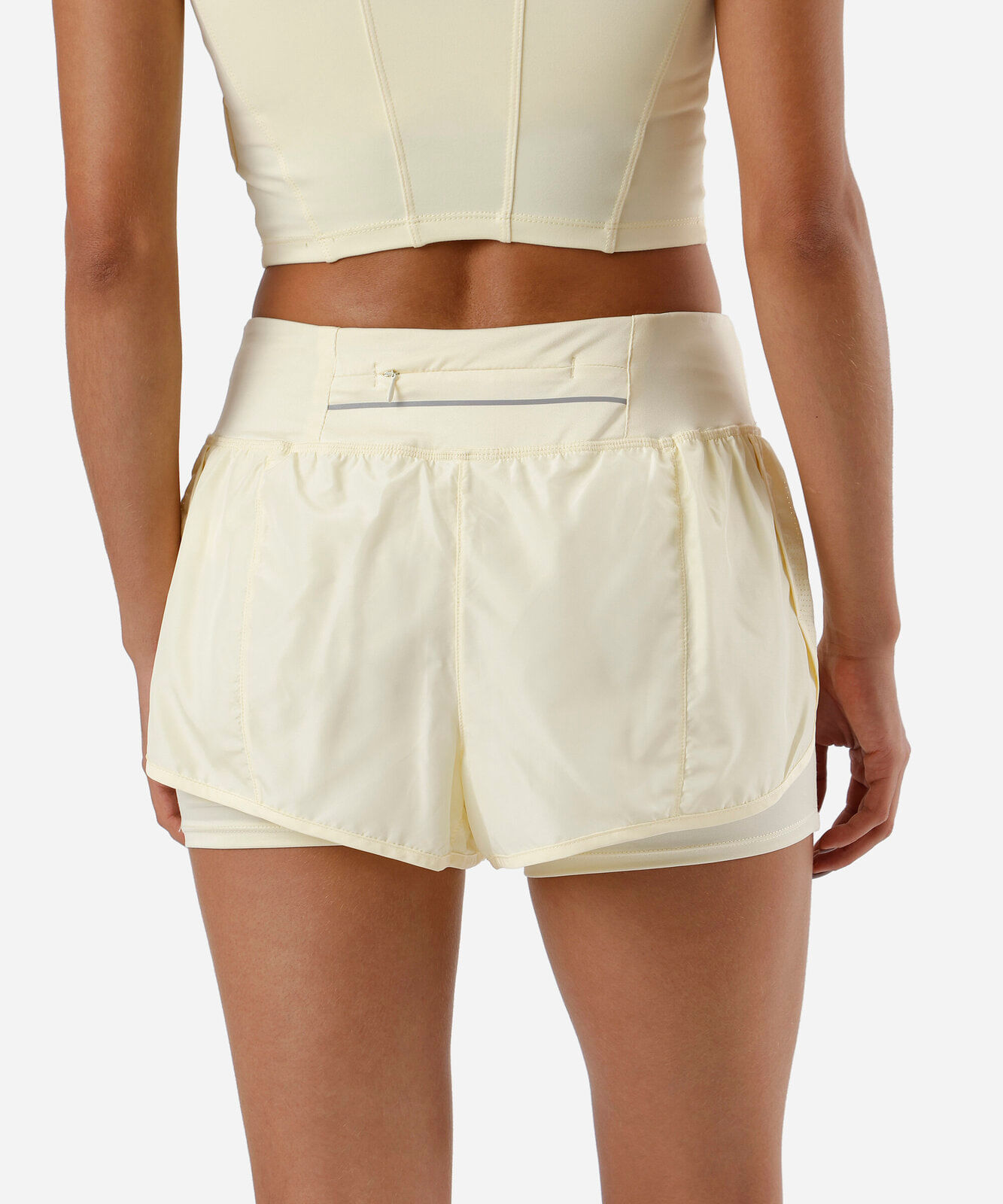 short running com forro e bolso esportivo amarelo