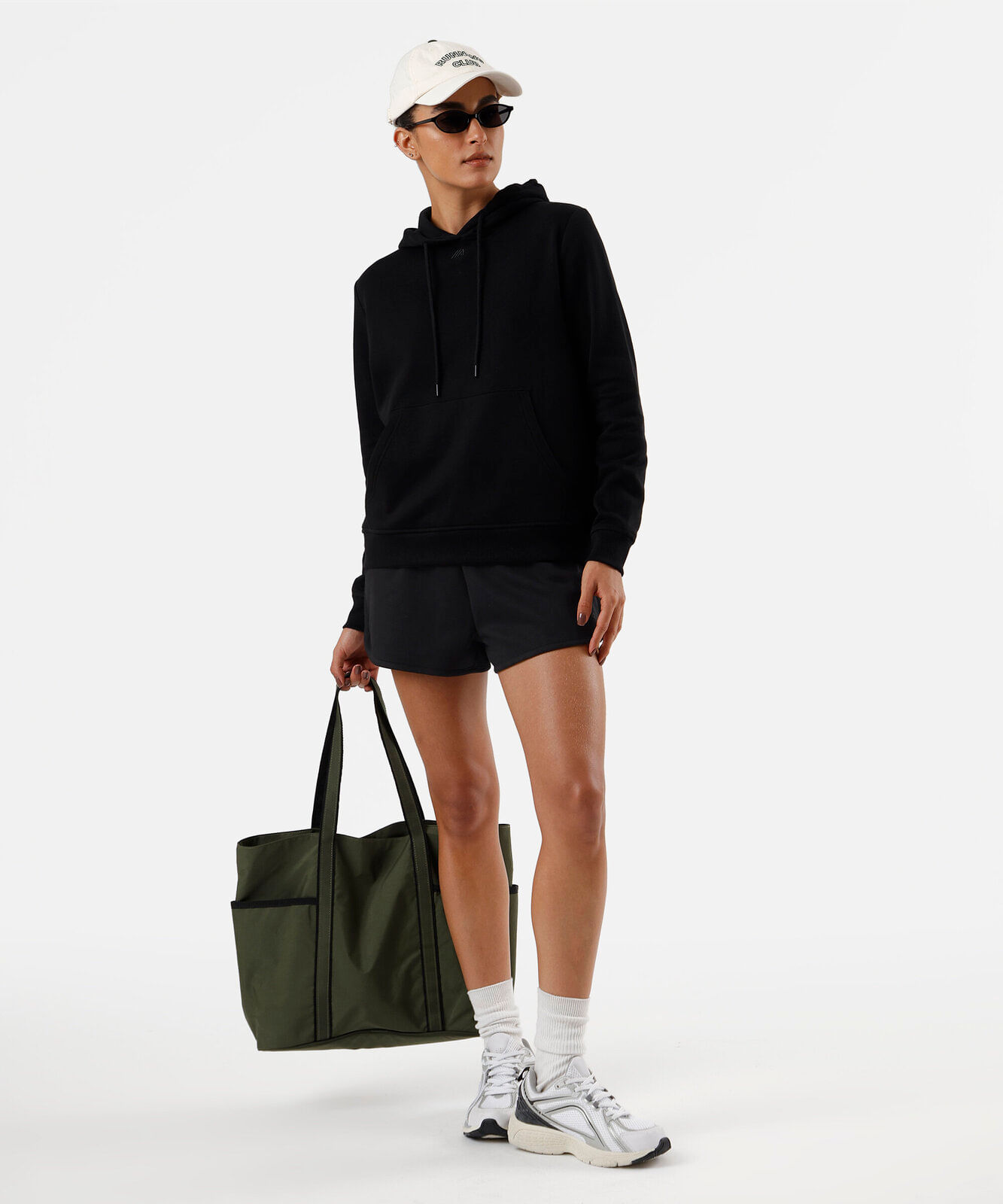 blusa de moletom com capuz e bolso preta