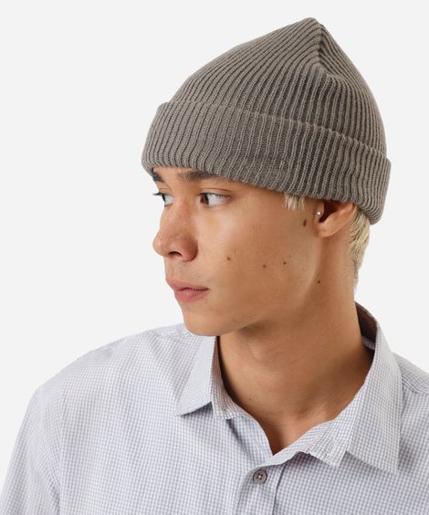 gorro masculino canelado cinza