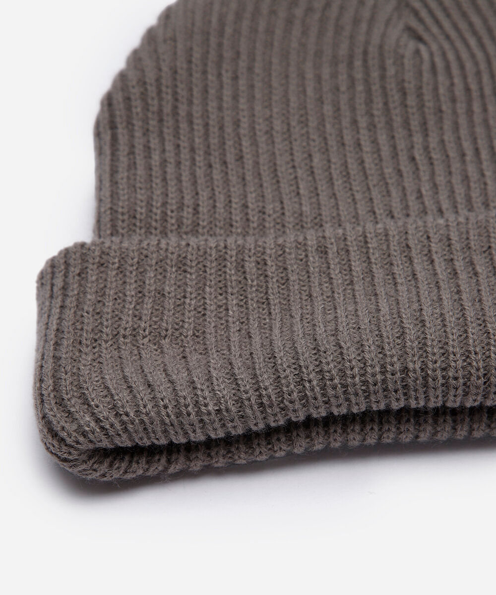 gorro masculino canelado cinza