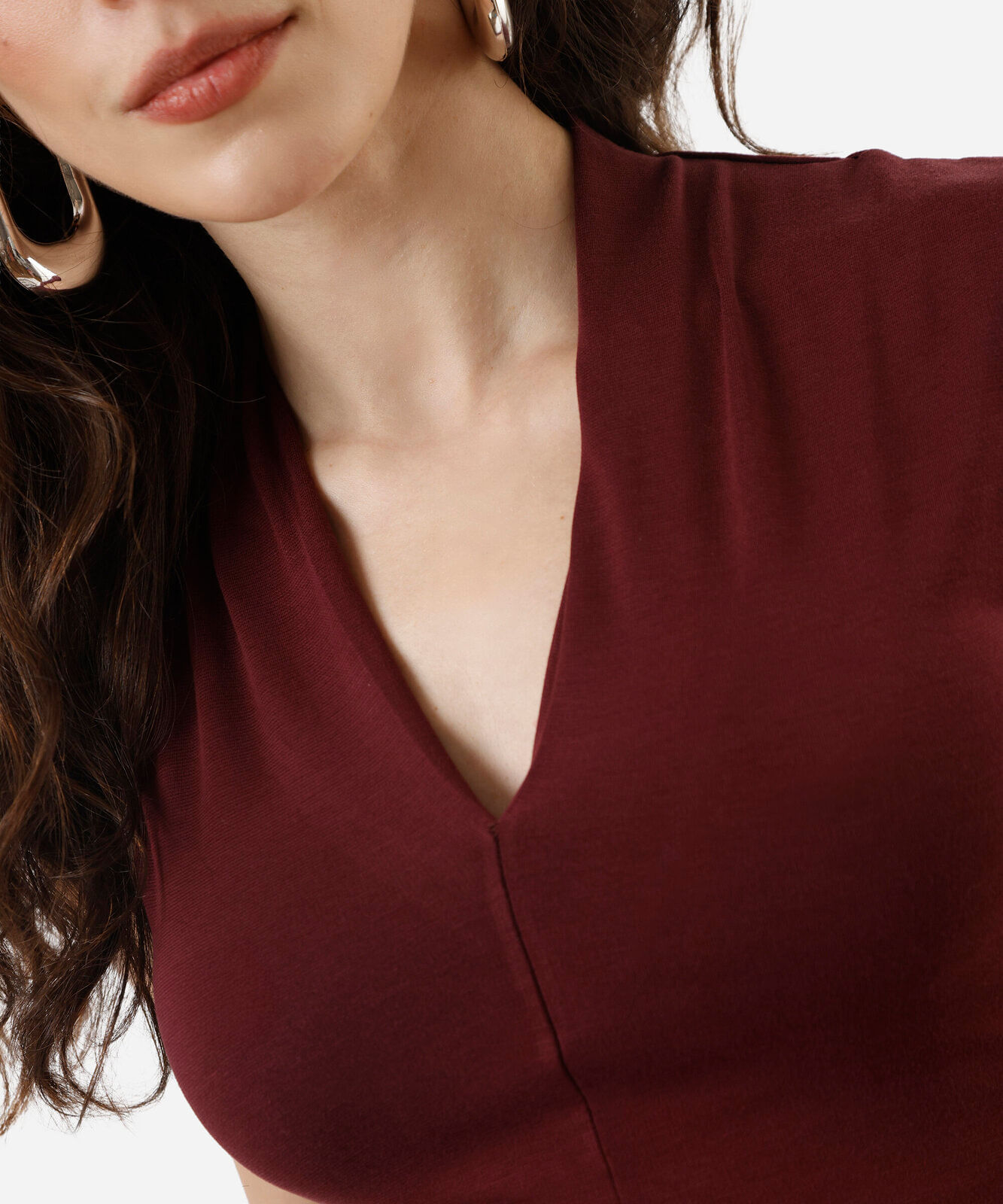 regata feminina com viscose decote v vinho