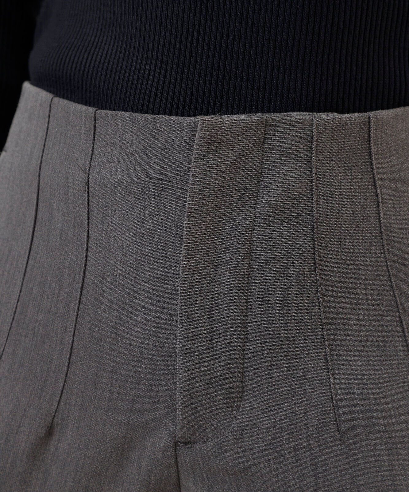 calça de alfaiataria reta feminina com pences cinza