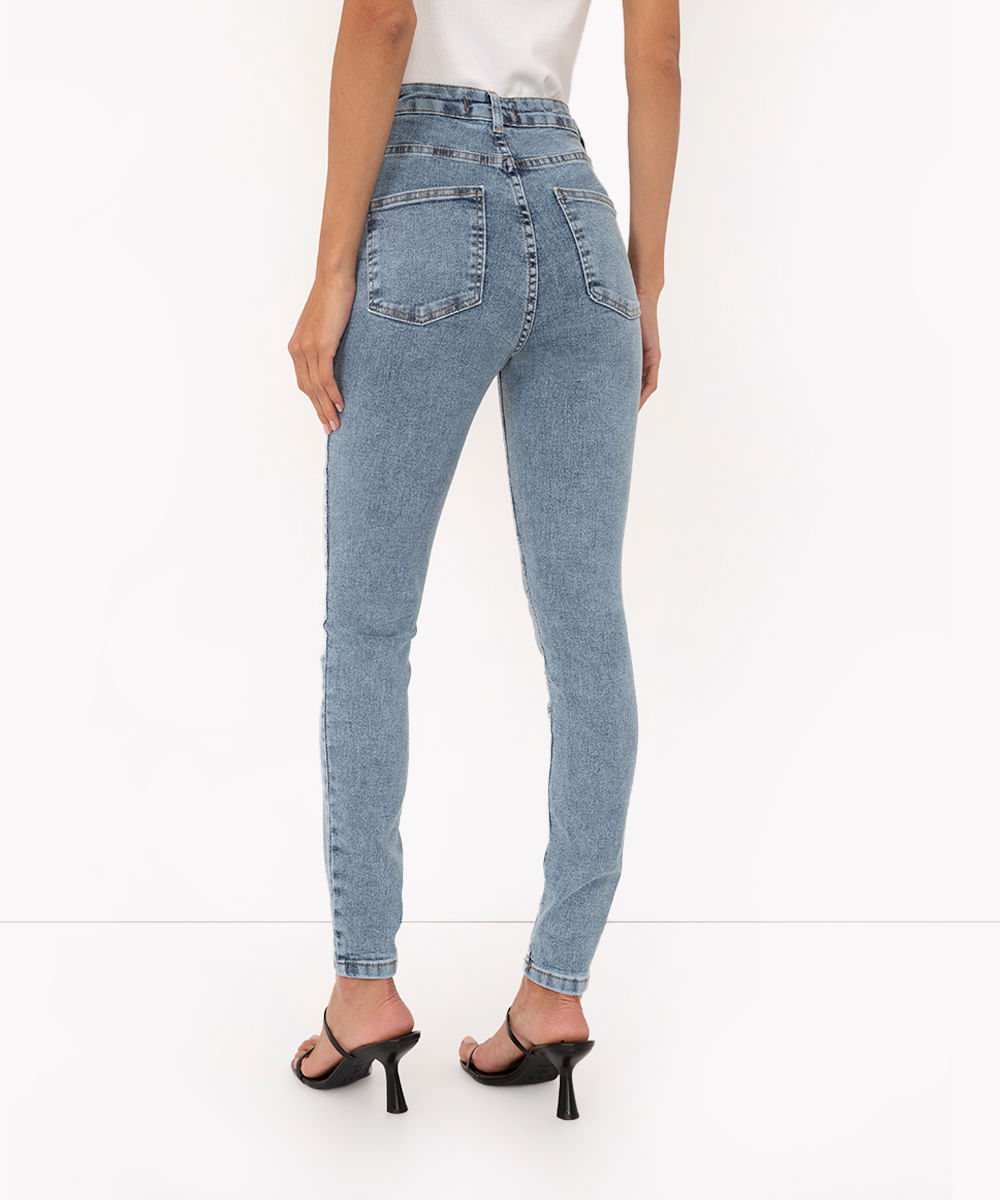 calça jeans skinny cintura super alta com bolsos azul escuro