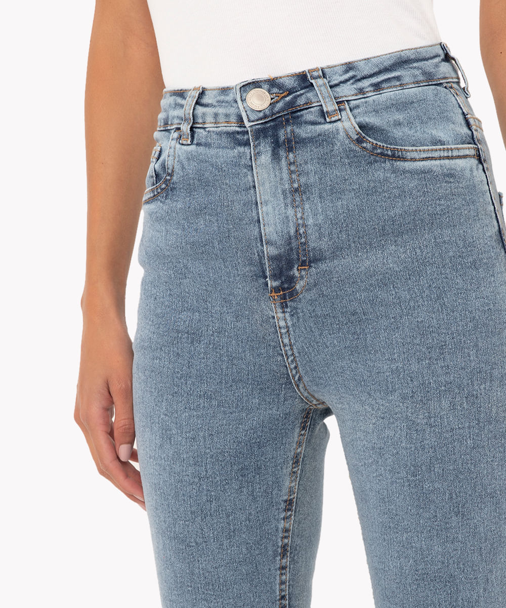 calça jeans skinny cintura super alta com bolsos azul escuro