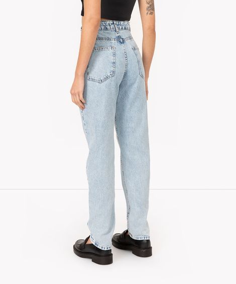 calça mom jeans cintura super alta azul claro