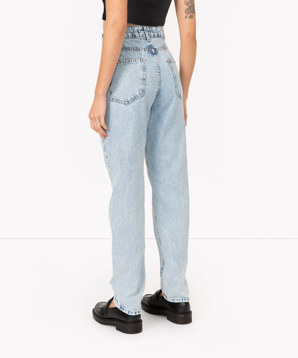 calça mom jeans cintura super alta azul claro