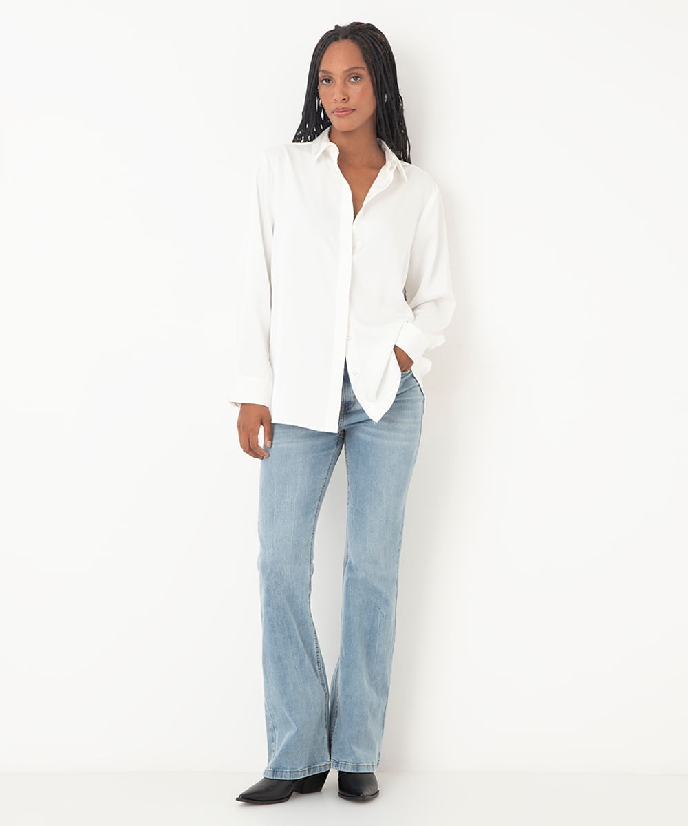 calça jeans flare boot cintura alta azul claro