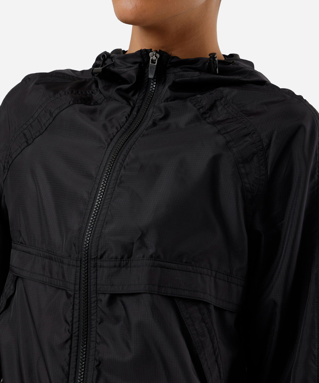 jaqueta corta vento com capuz esportiva ace - preto