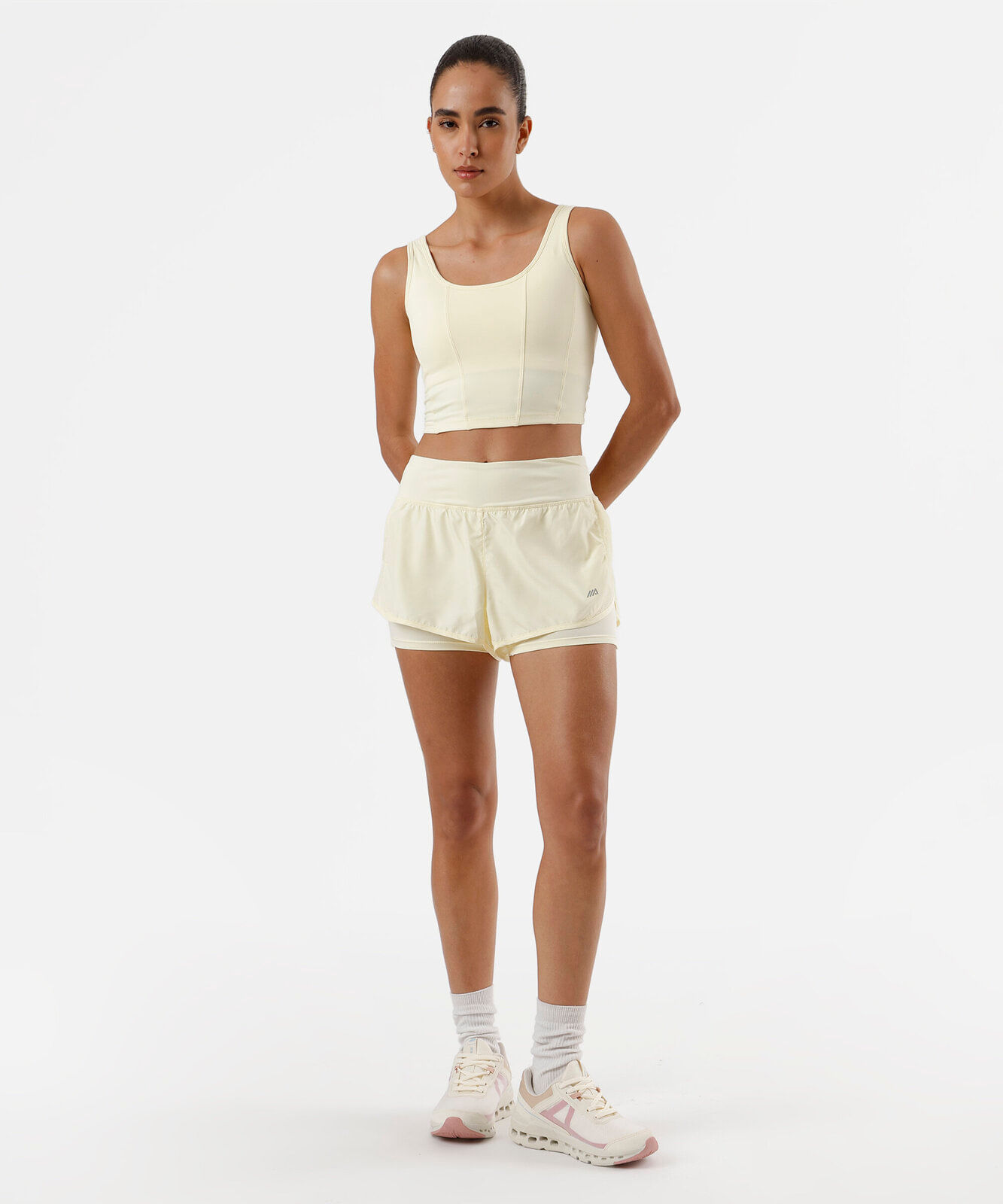 top alongado feminino com recortes esportivo amarelo
