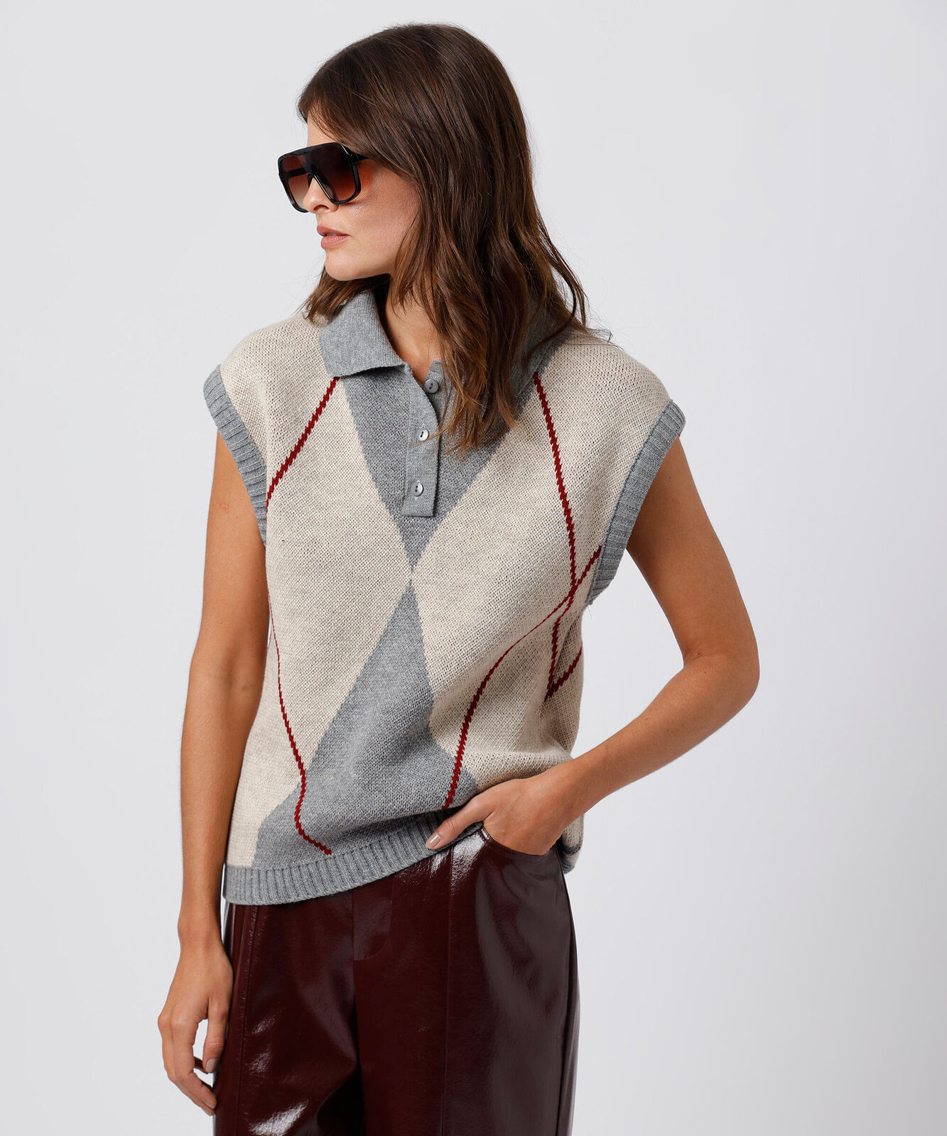 colete feminino de tricot com gola xadrez argyle mindset cinza