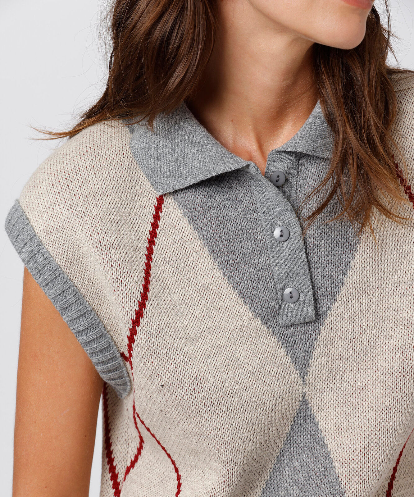 colete feminino de tricot com gola xadrez argyle mindset cinza