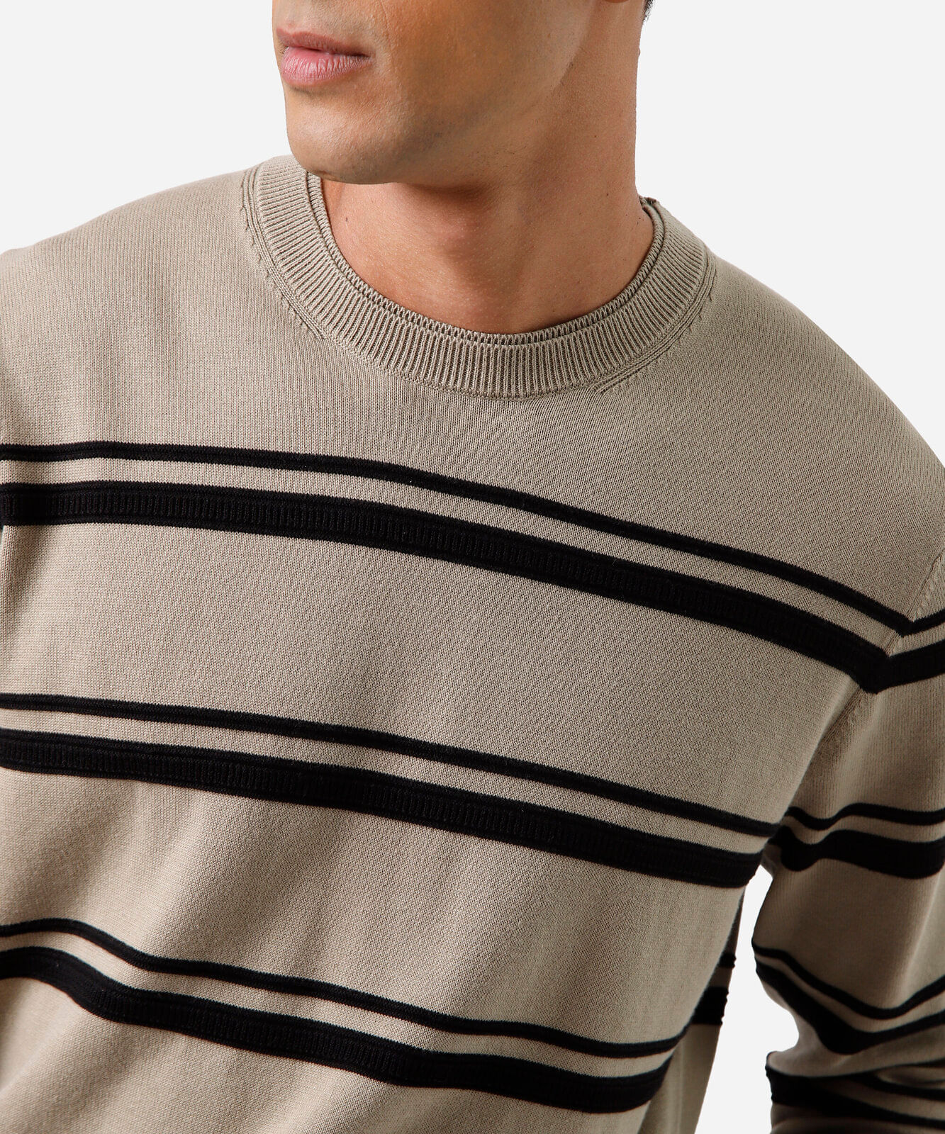 suéter masculino de tricot listrado bege