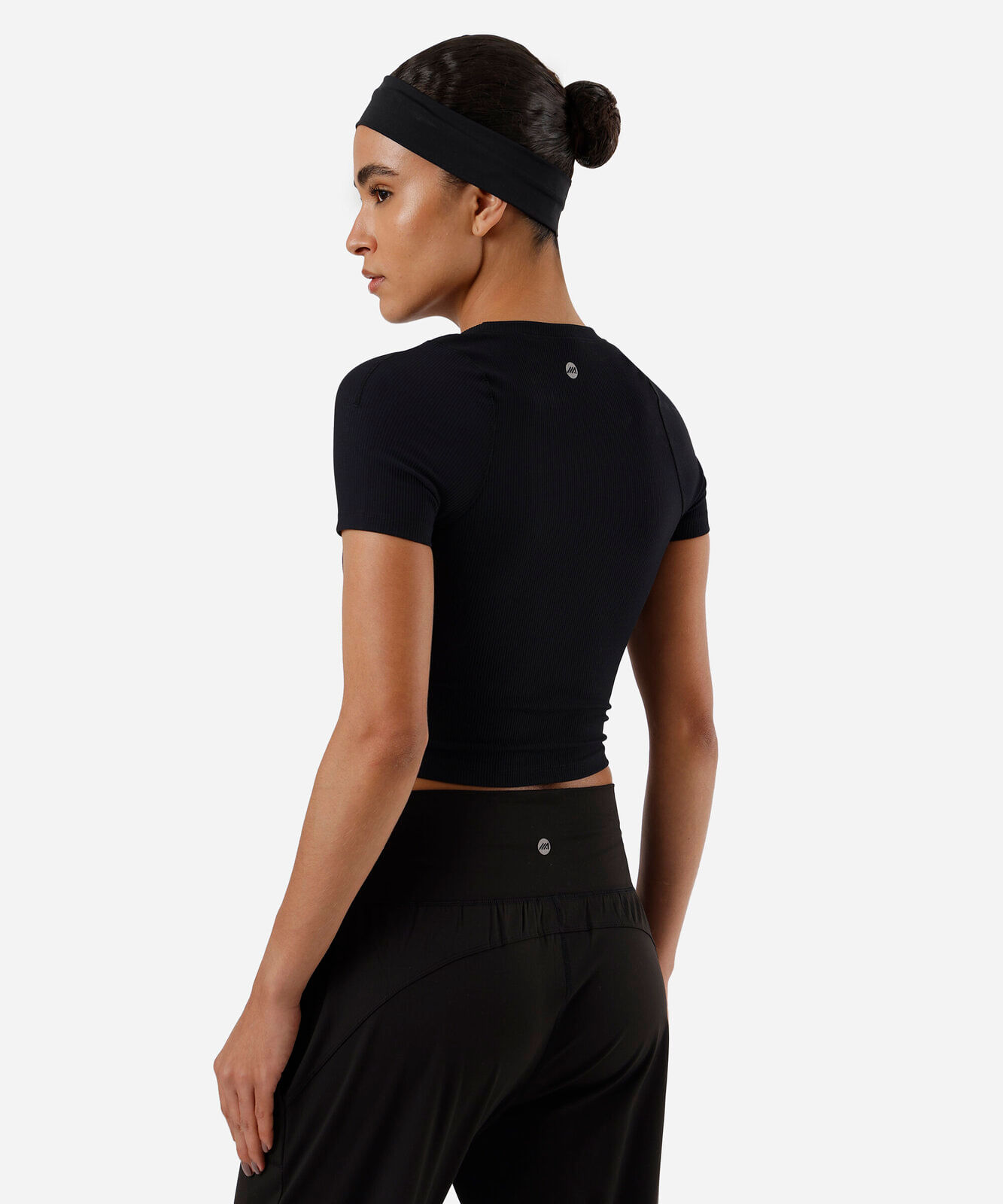 blusa feminina cropped canelada esportiva preta