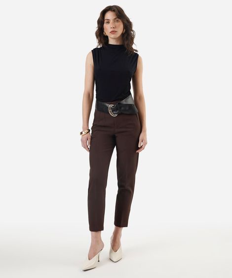 calça de alfaiataria reta feminina com pences marrom