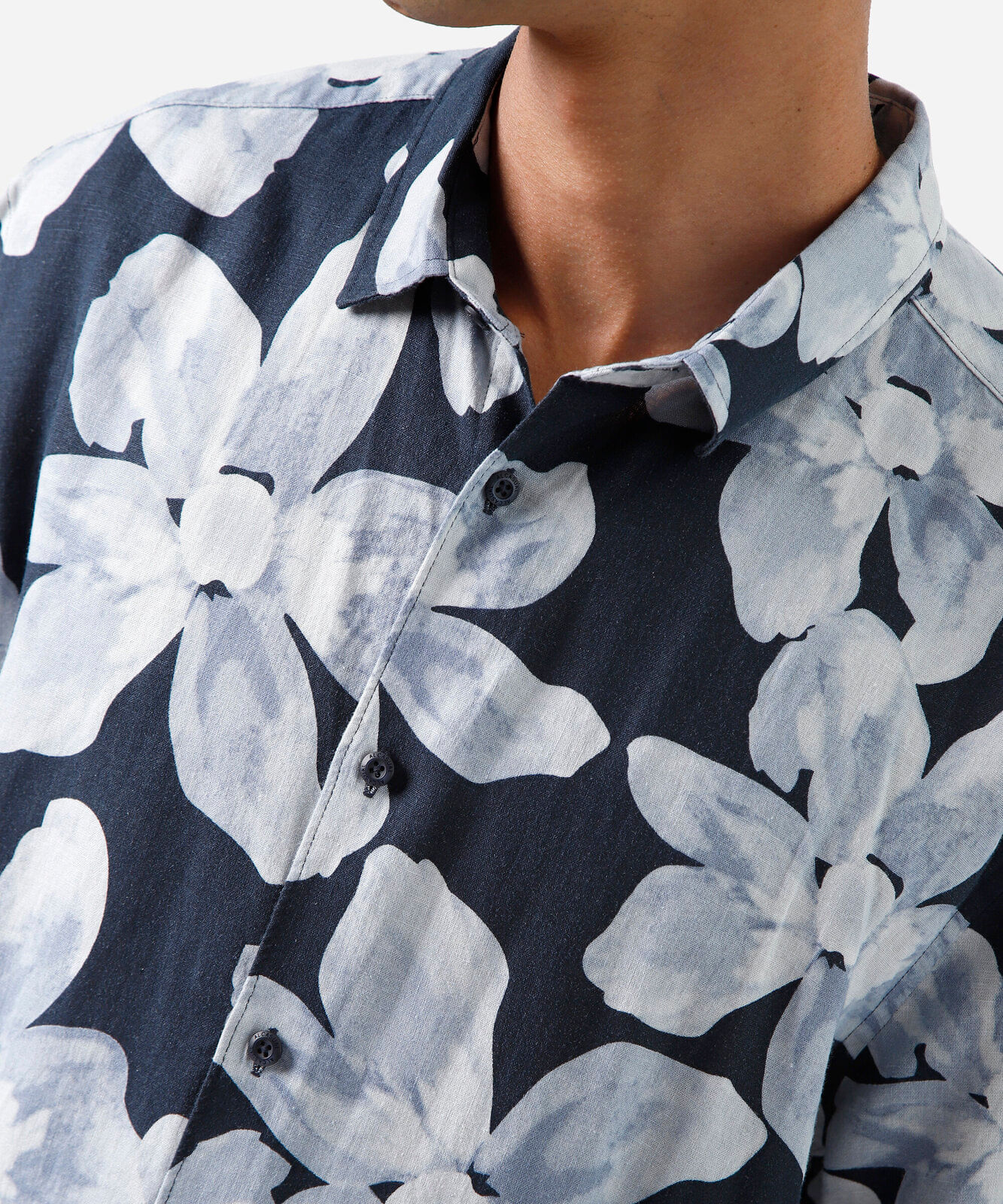 camisa masculina com linho manga curta floral azul