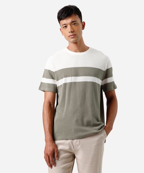 camiseta comfort texturizada listrada manga curta verde