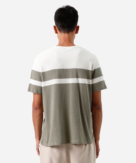 camiseta comfort texturizada listrada manga curta verde