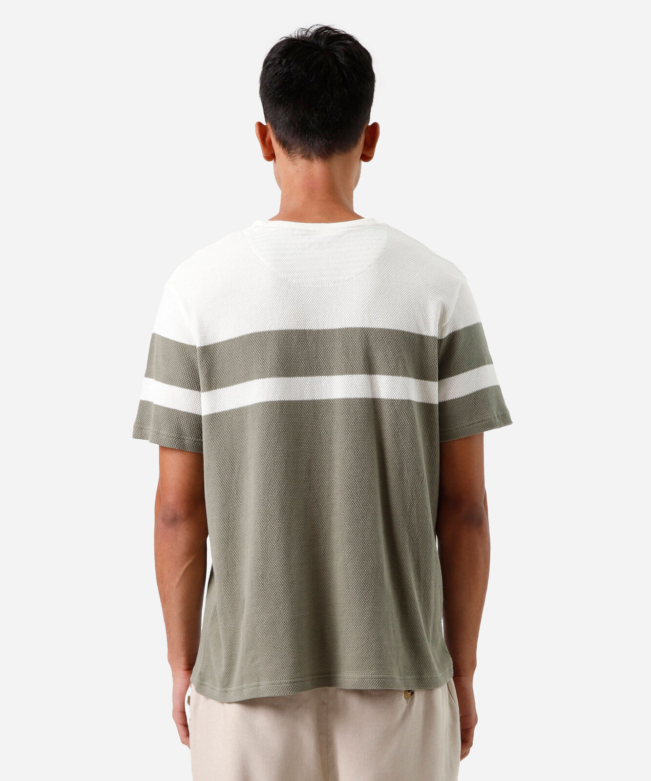 camiseta comfort texturizada listrada manga curta verde