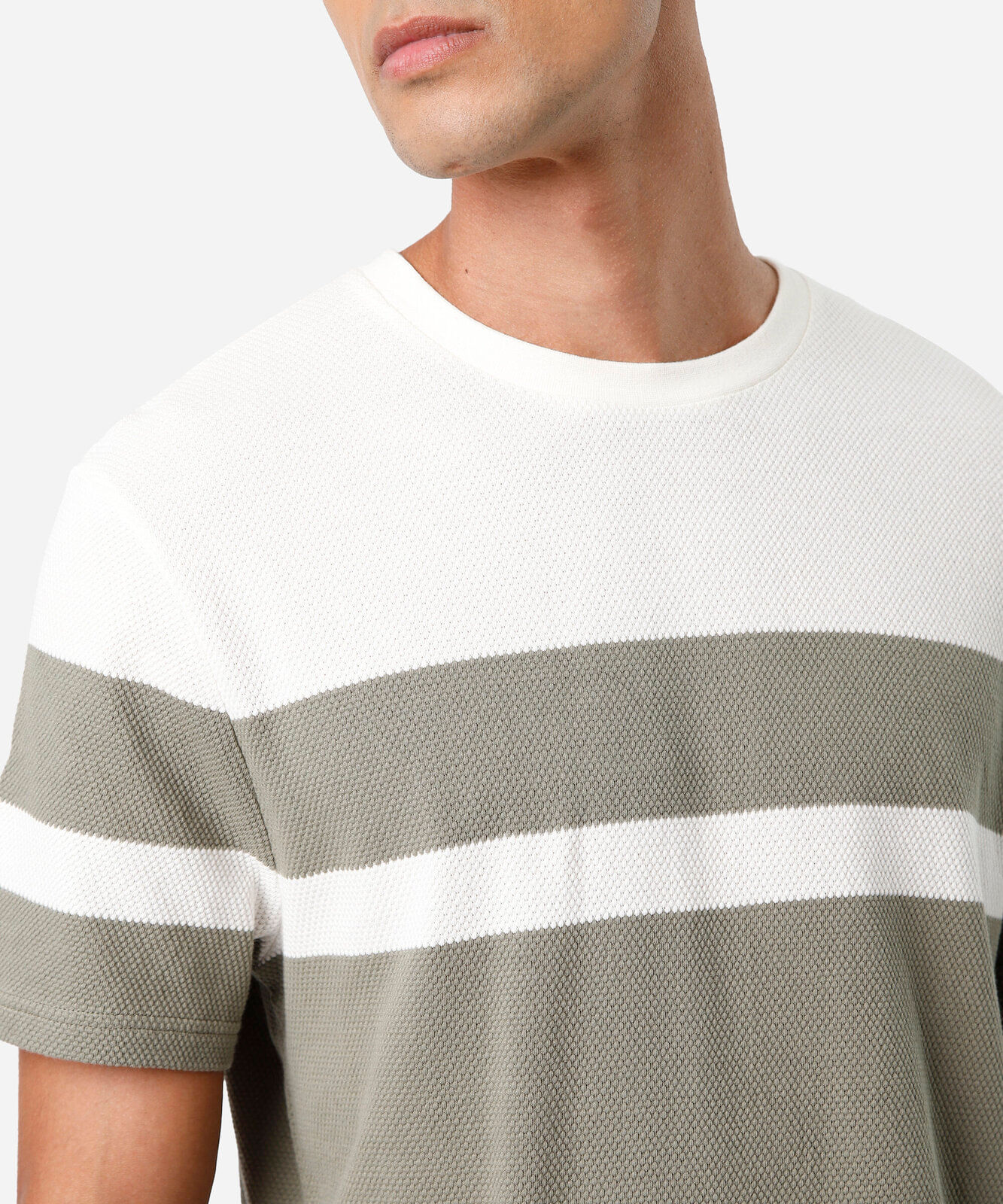 camiseta comfort texturizada listrada manga curta verde