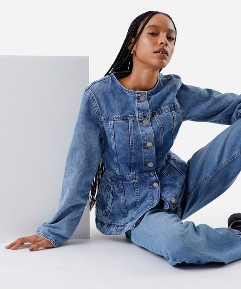 jaqueta feminina jeans com recortes acinturada azul