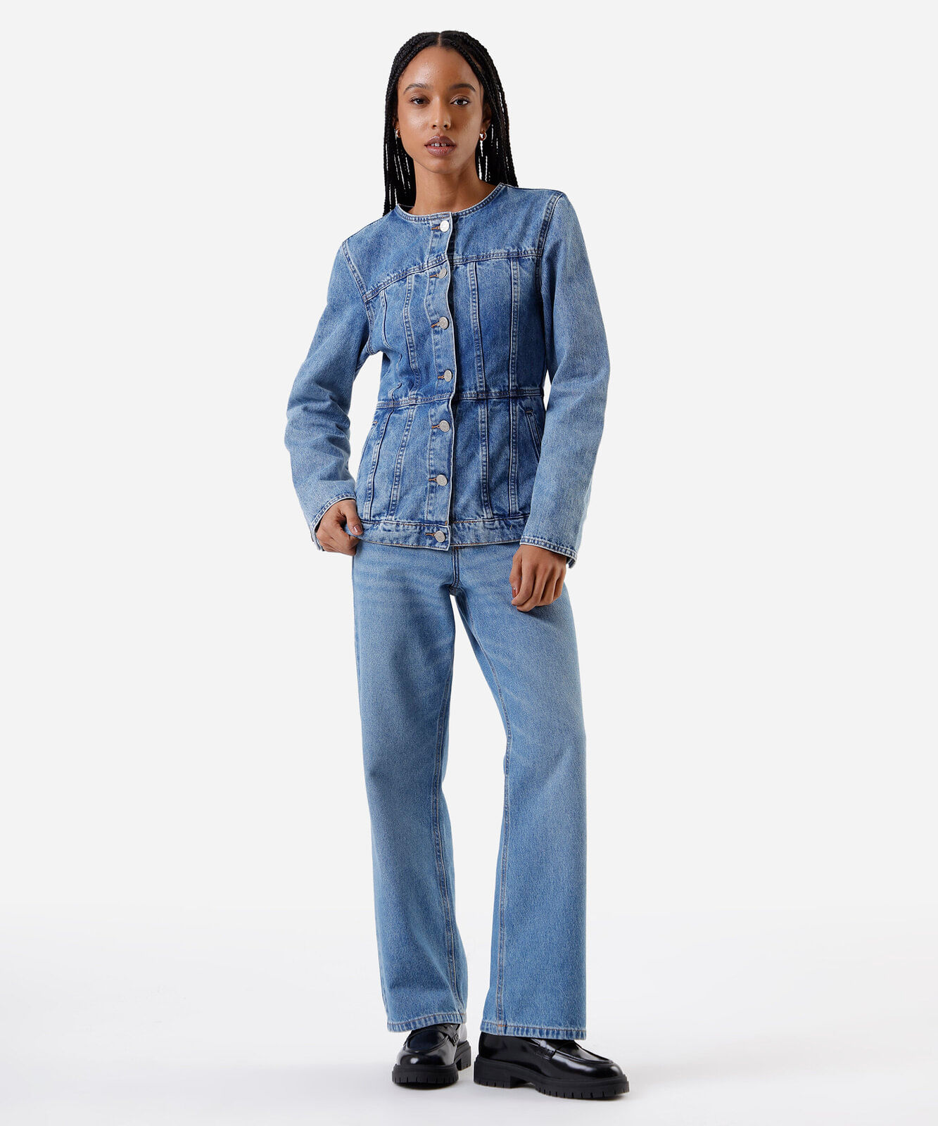 jaqueta feminina jeans com recortes acinturada azul