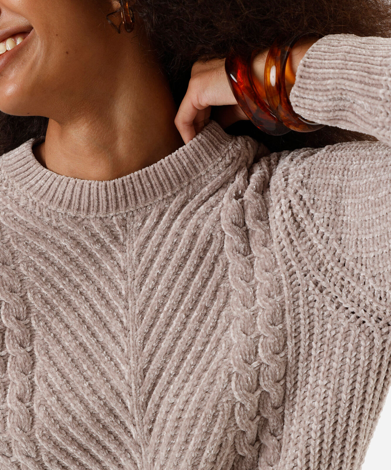 suéter feminino de tricot chenille texturizado bege