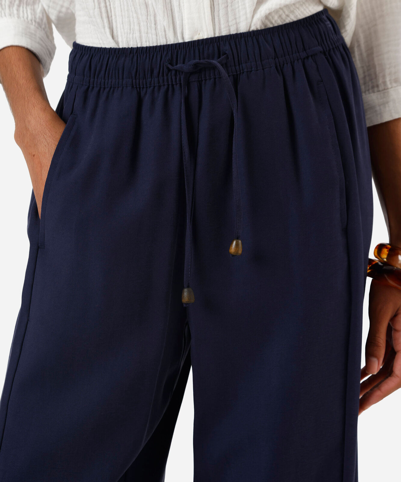 calça carrot feminina com viscose cós elástico azul