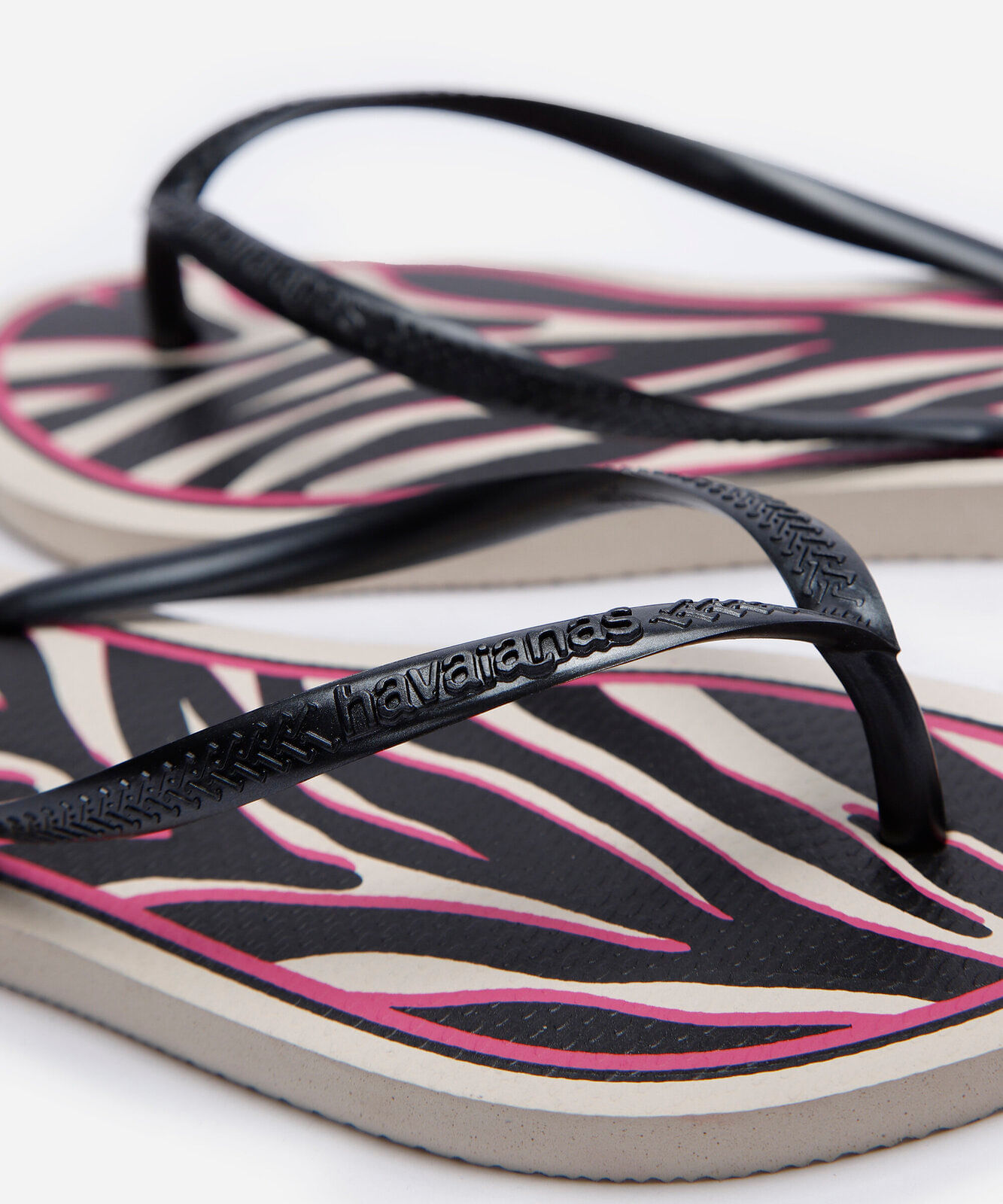 chinelo feminino havaianas slim animal print bege