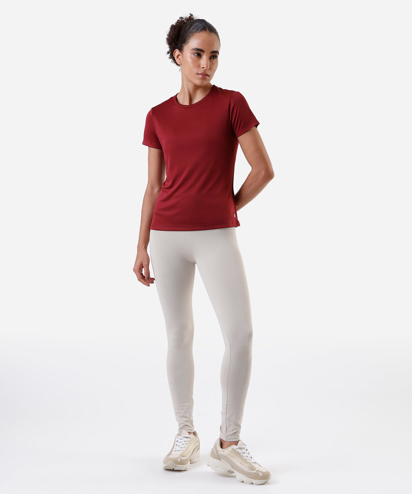 blusa feminina básica manga curta esportiva vinho