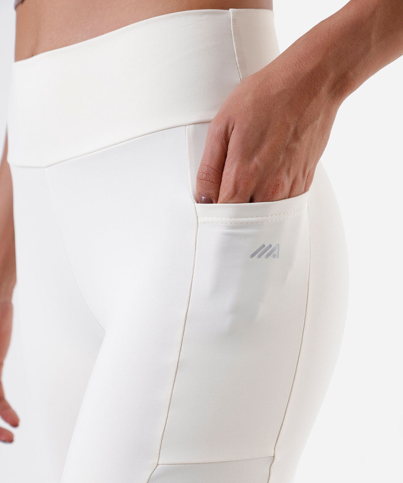 bermuda feminina com bolso esportiva off white