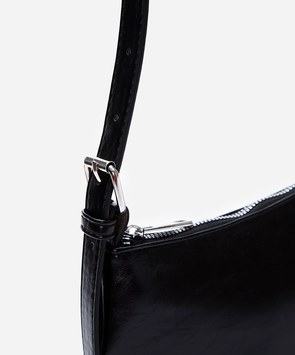 bolsa baguete com fivela preta