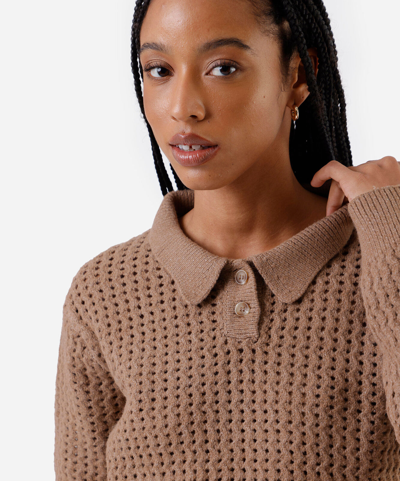 suéter feminino de tricot com gola texturizado bege