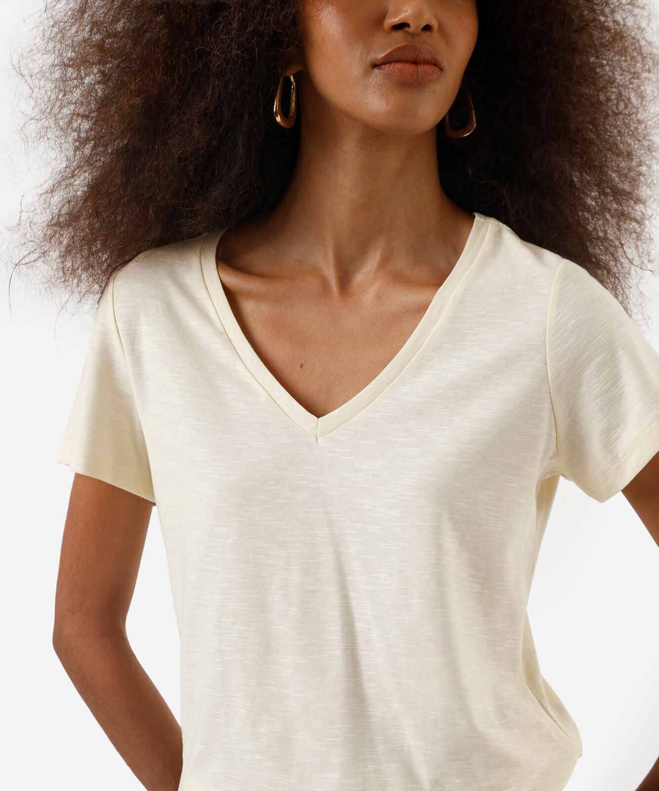 blusa básica feminina de algodão peruano manga curta decote v bege