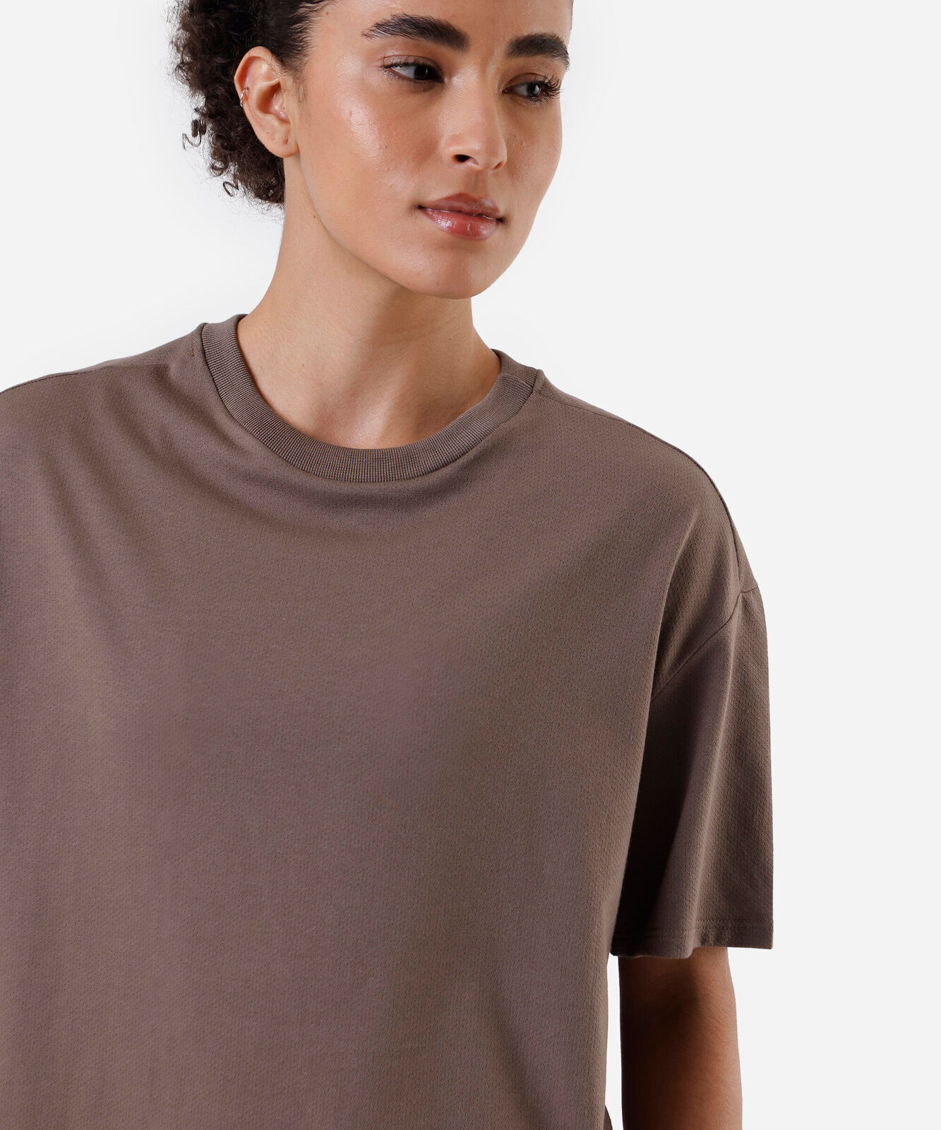 camiseta feminina esportiva manga curta marrom