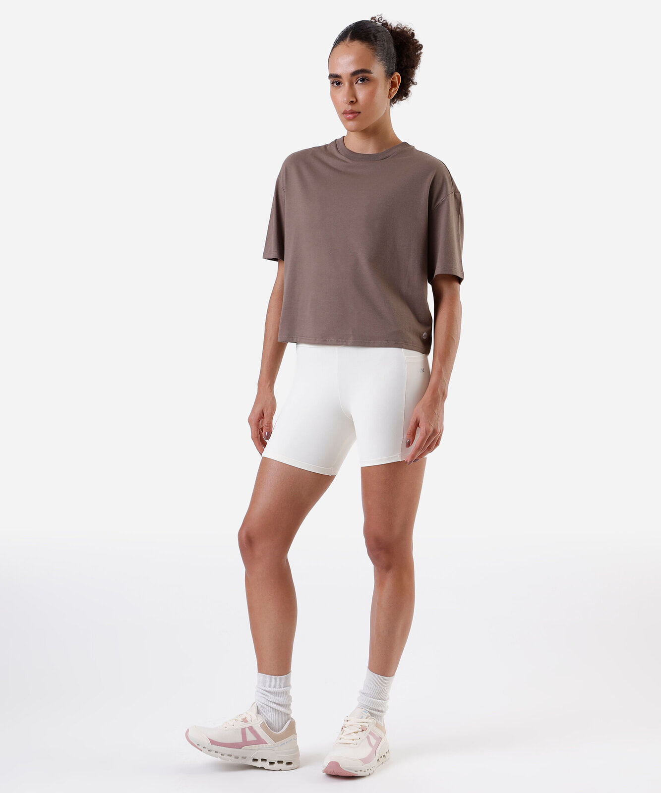 camiseta feminina esportiva manga curta marrom