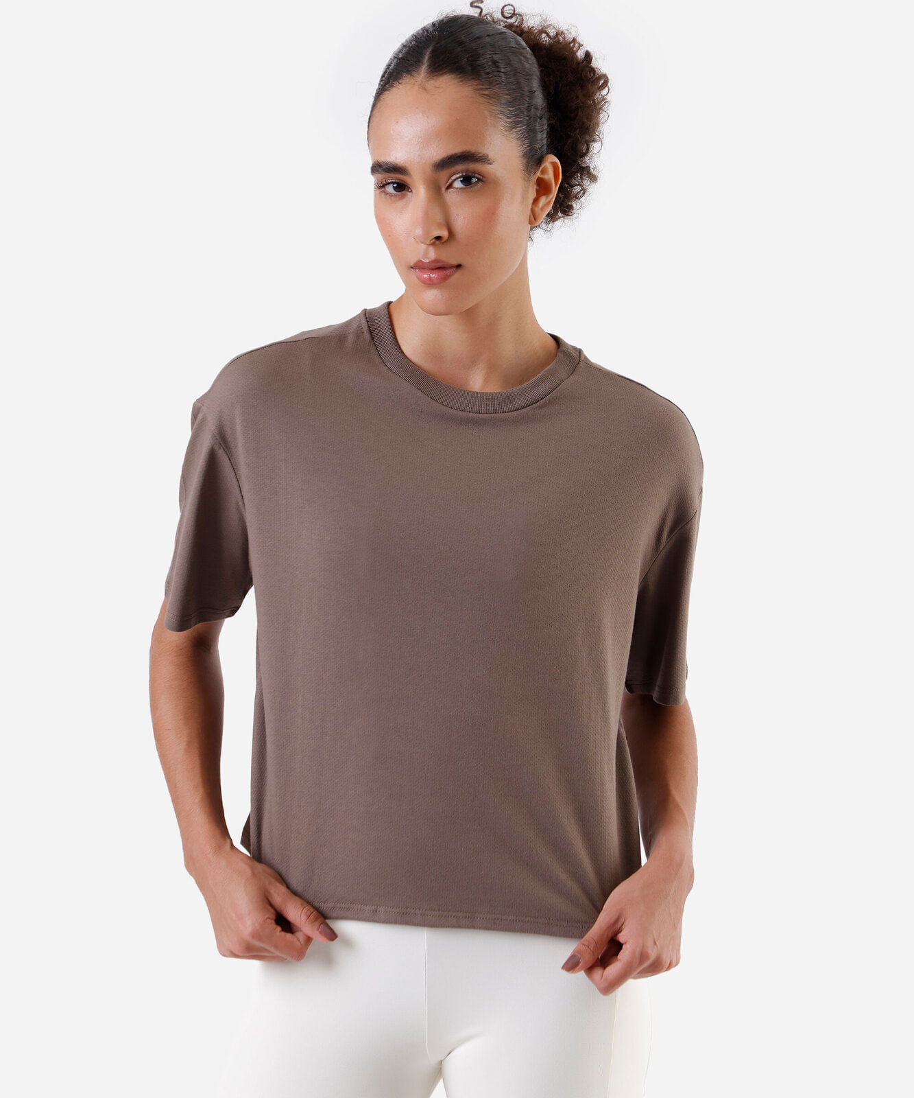 camiseta feminina esportiva manga curta marrom