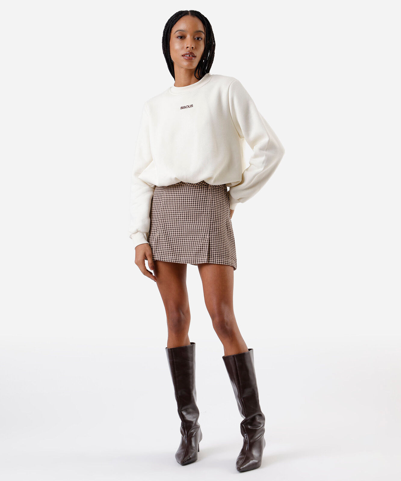 blusão cropped balonê feminino de moletom  manga longa bordado bege
