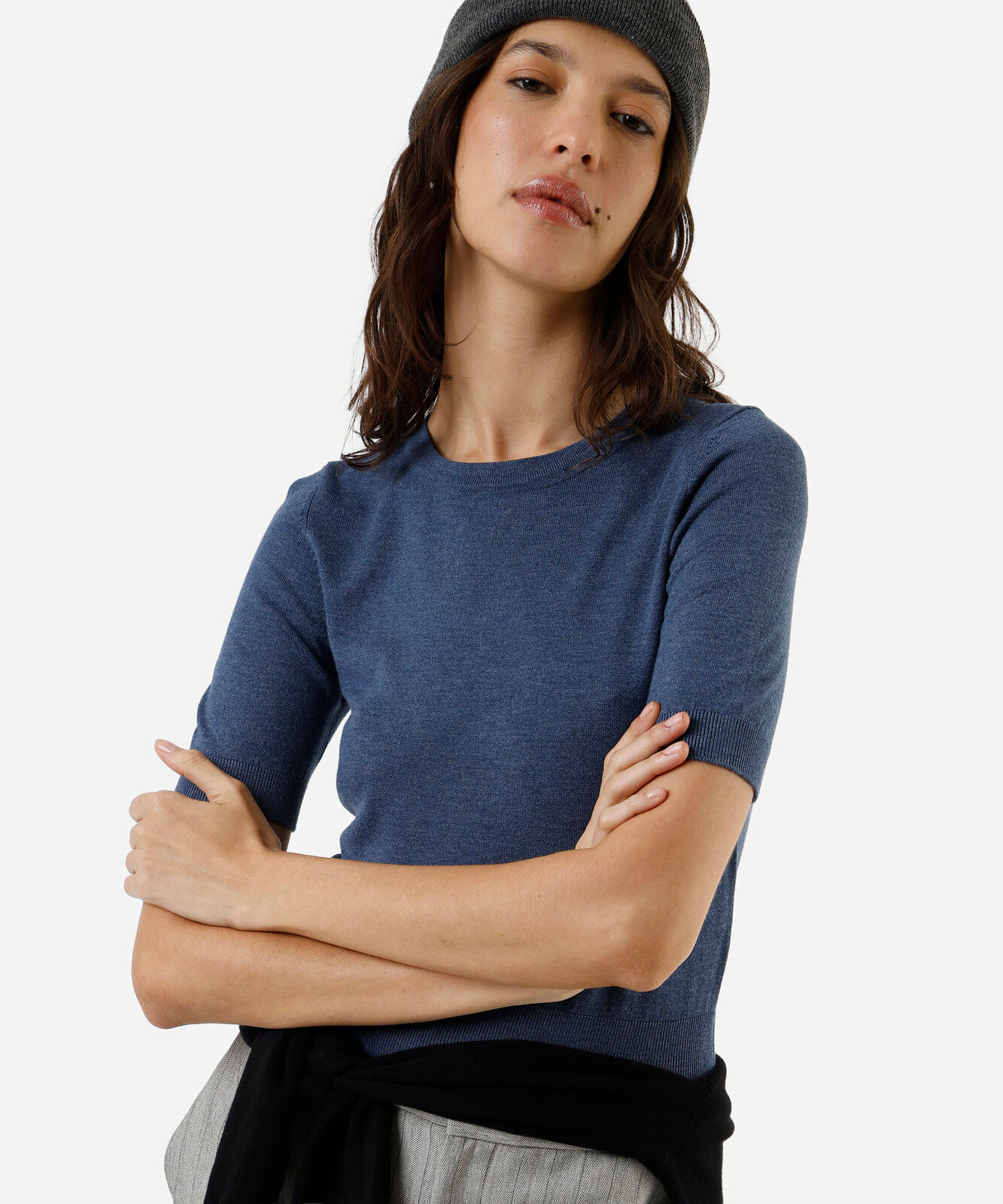 blusa manga curta long cropped gola careca em tricot liso azul