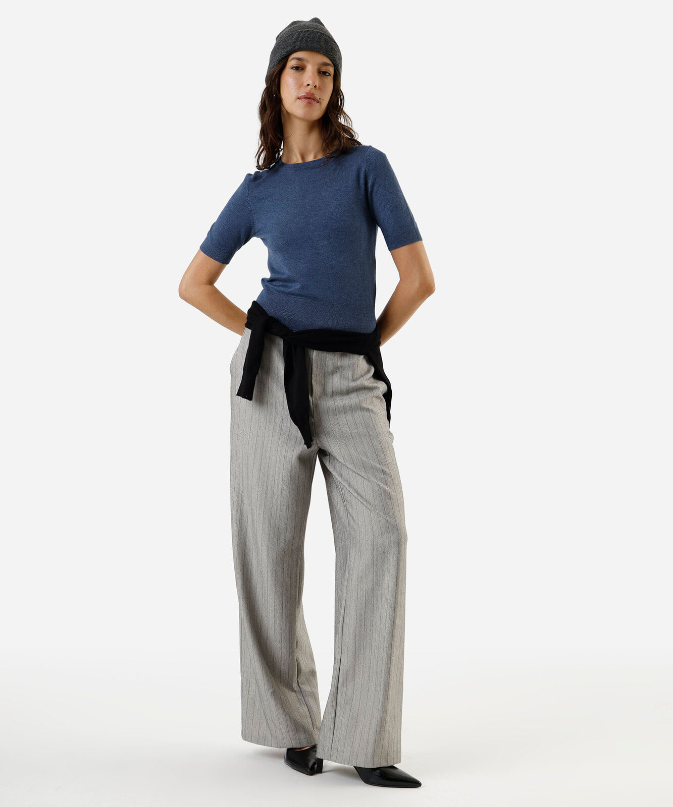 blusa manga curta long cropped gola careca em tricot liso azul