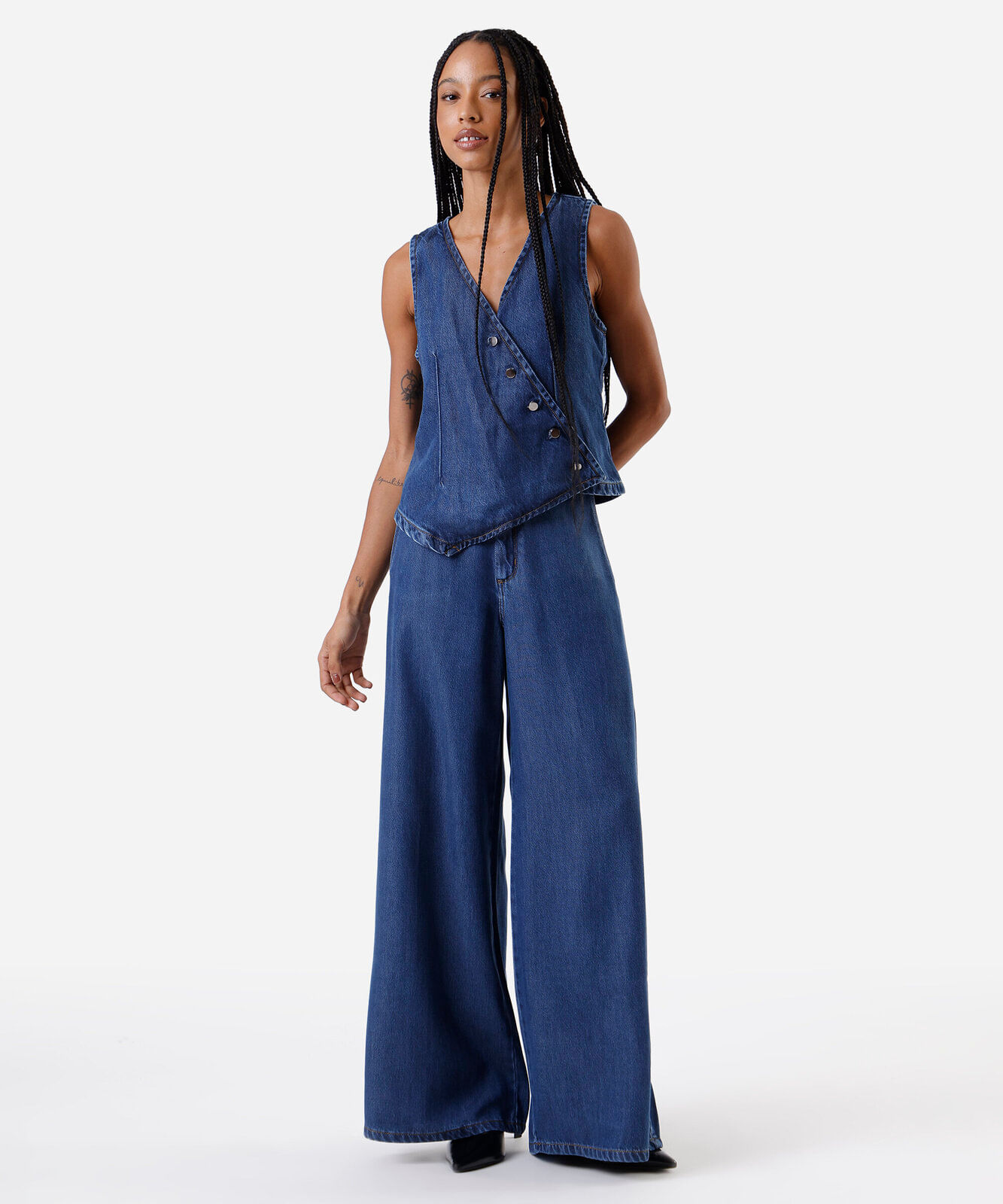colete feminino jeans assimétrico azul