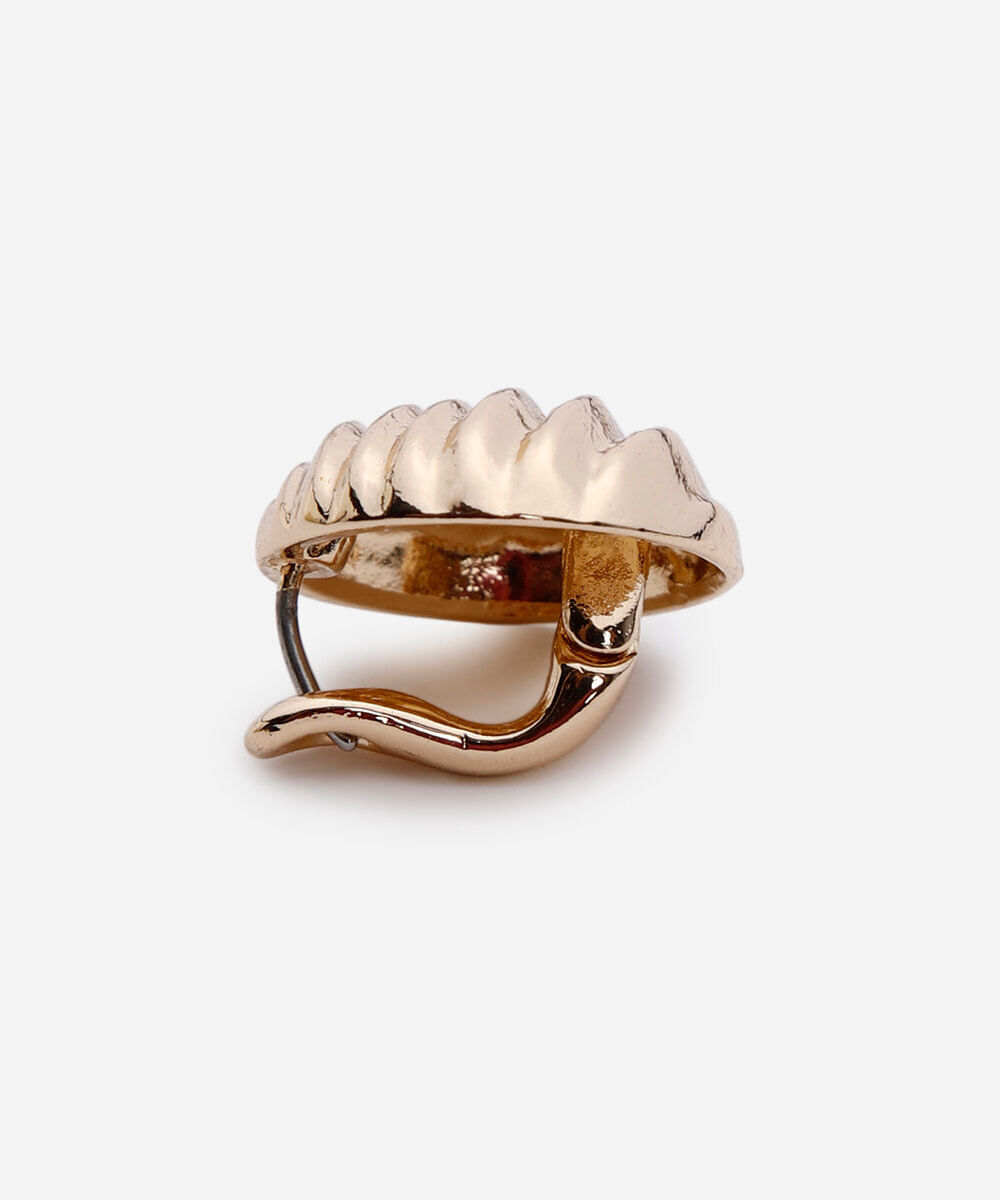 brinco botão orgânico dourado
