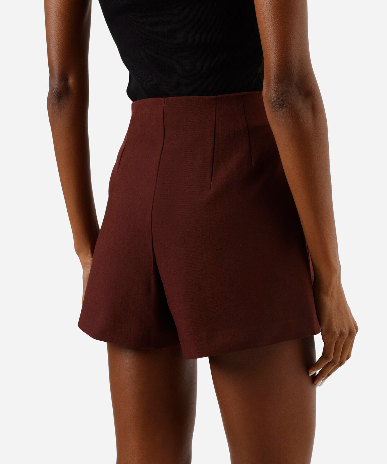 short de alfaiataria feminino com pregas marrom