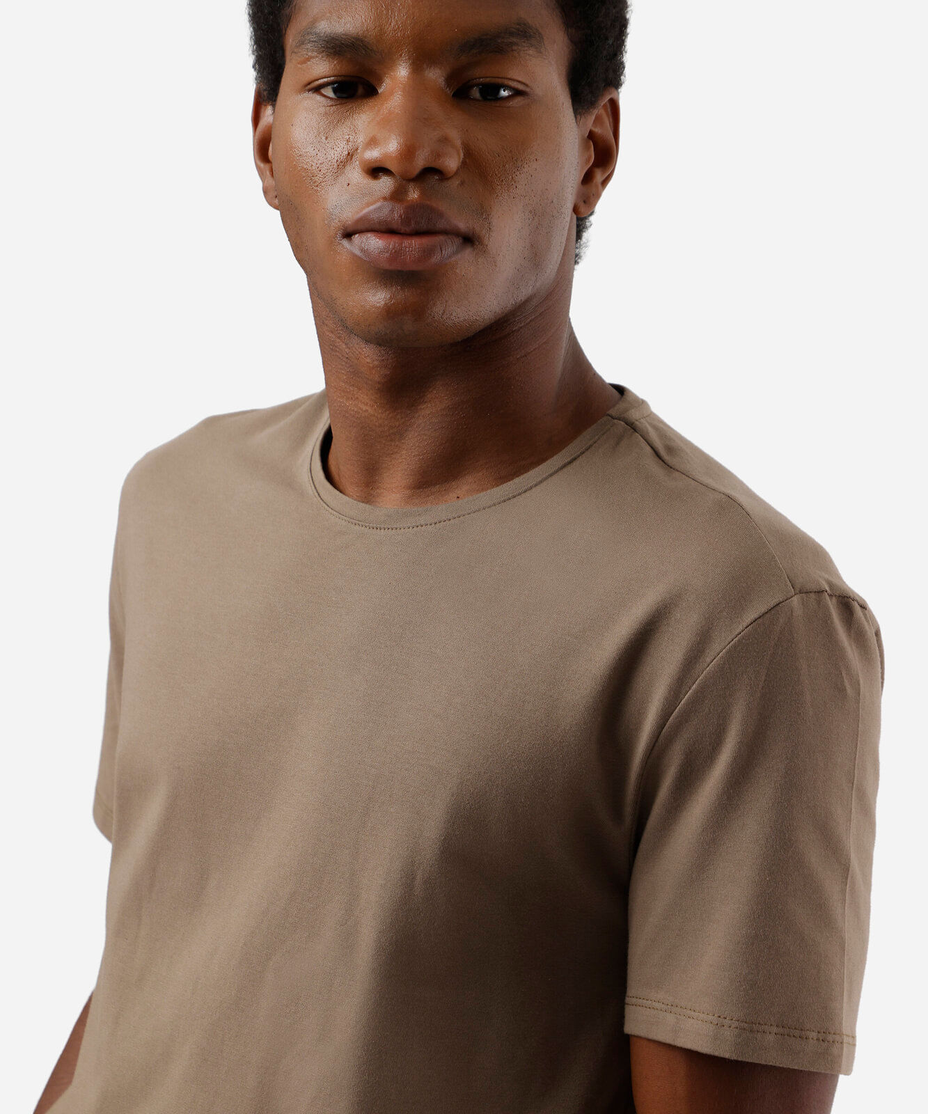 camiseta manga curta slim gola careca bege