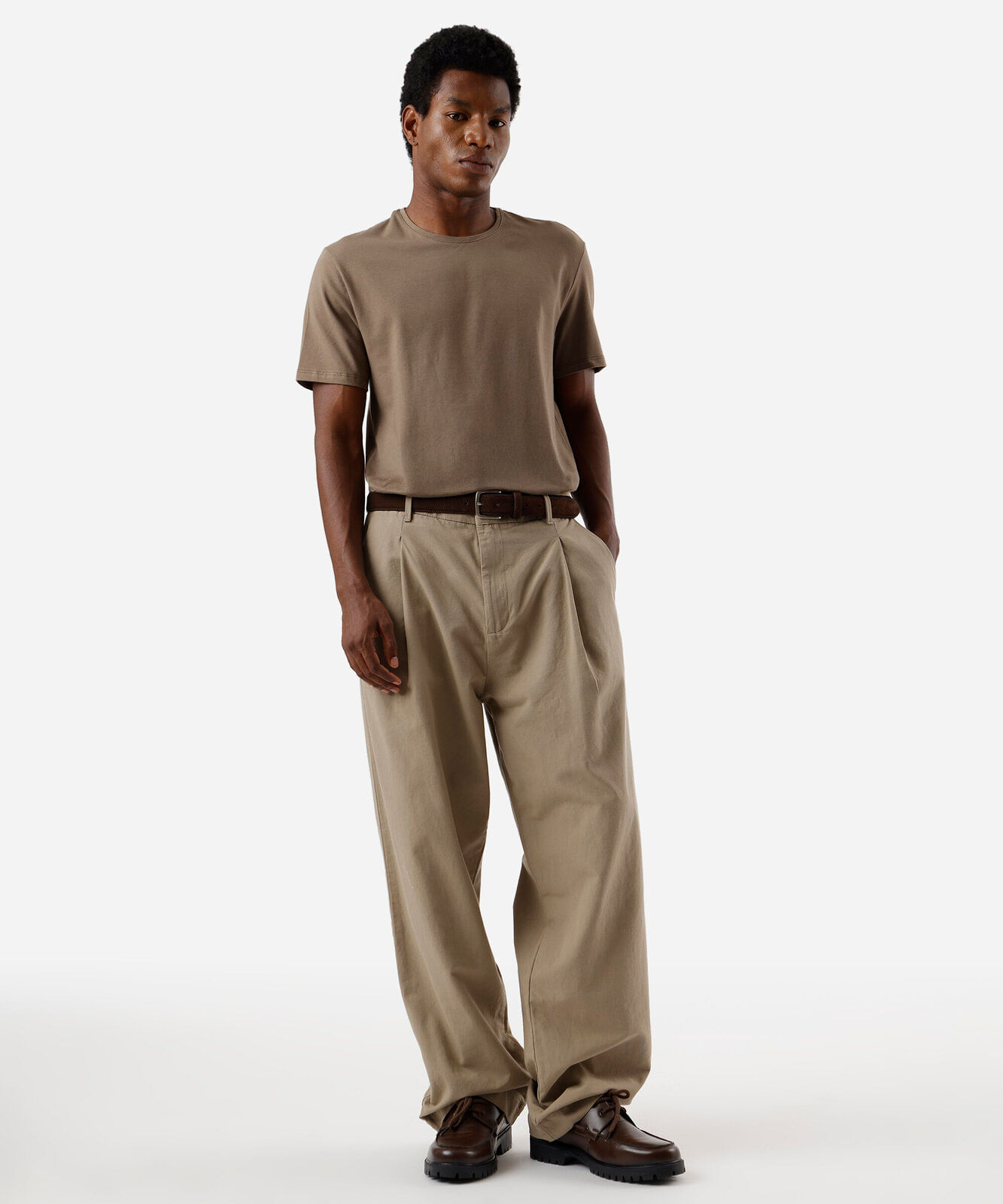 camiseta manga curta slim gola careca bege