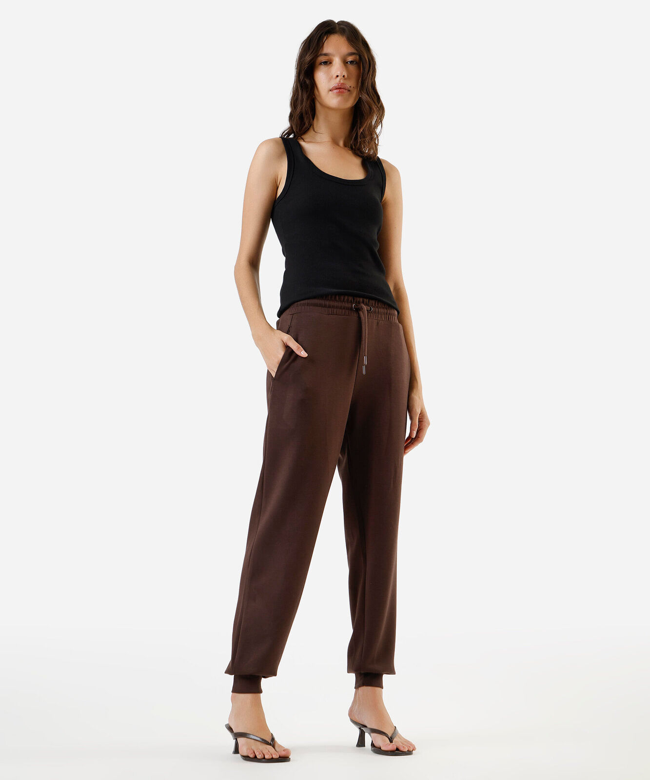 calça jogger feminina de moletinho marrom