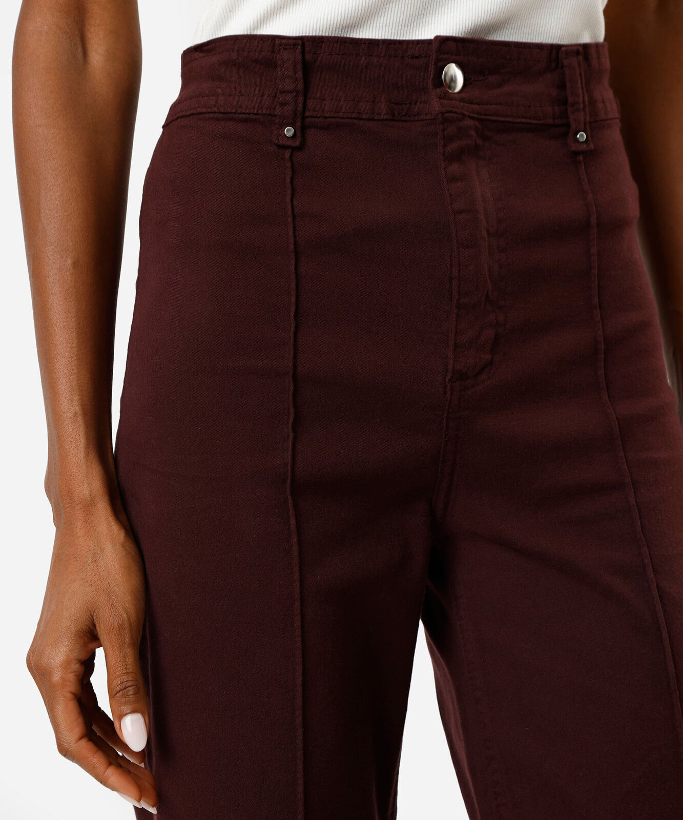 calça wide leg cropped feminina de sarja com nervura vinho