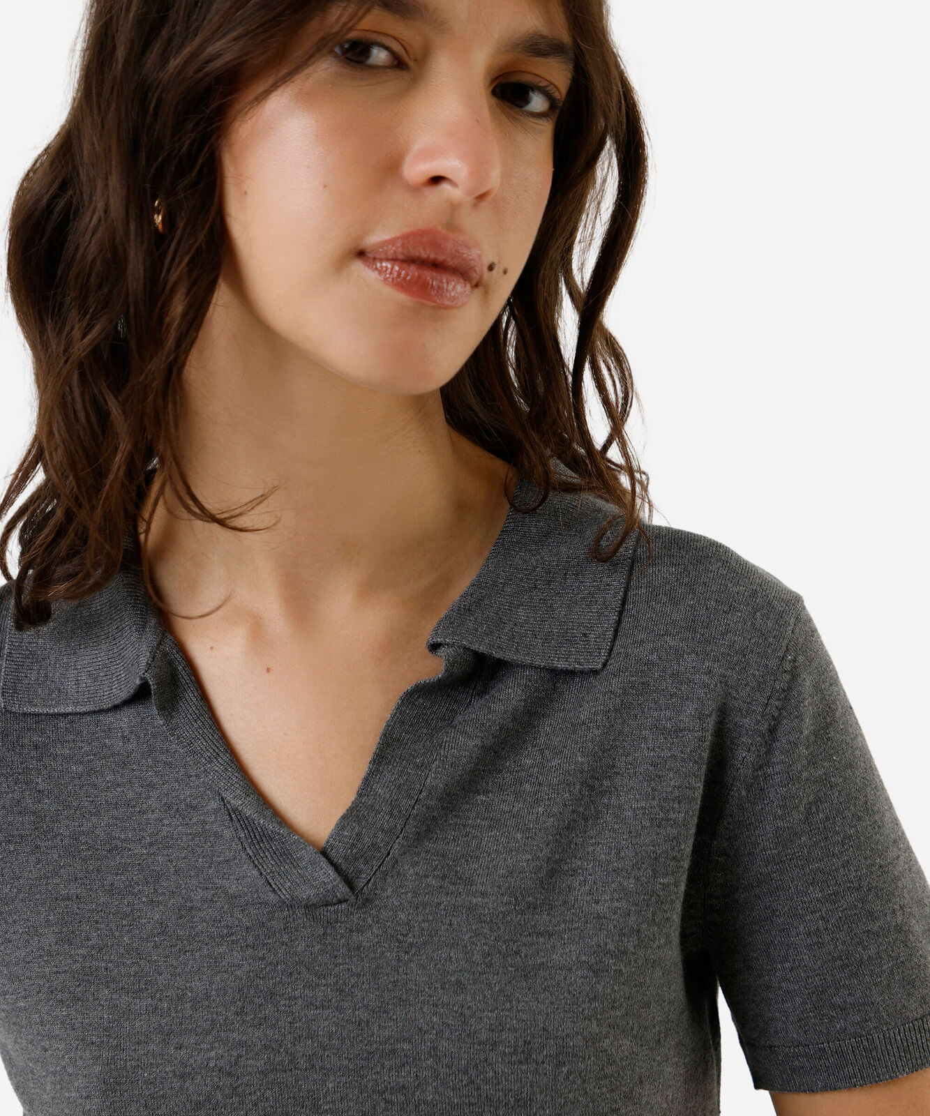 polo básica feminina de tricot manga curta cinza
