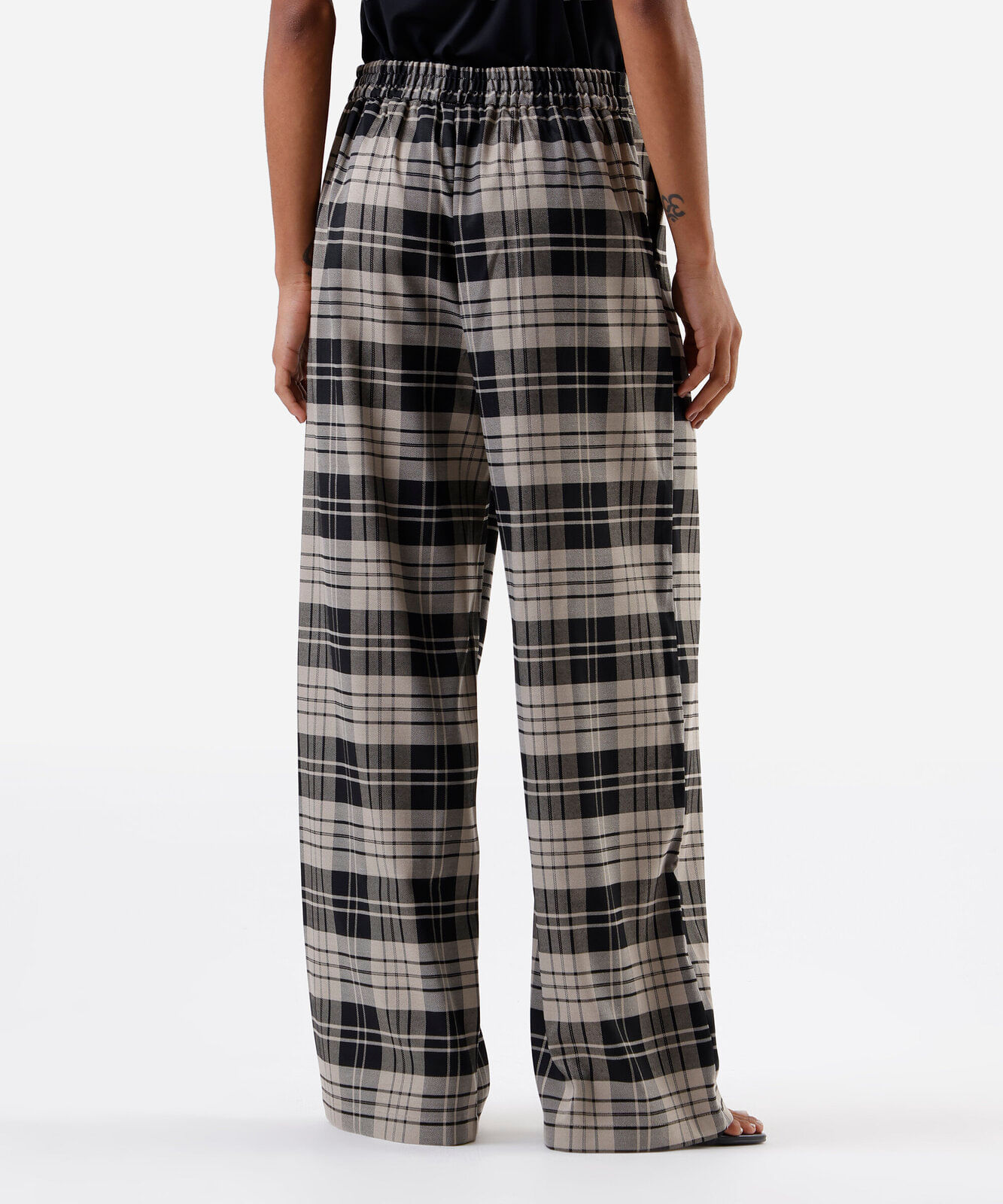 calça wide leg feminina xadrez cinza