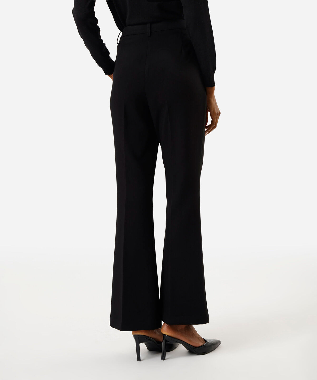 calça flare de alfaiataria feminina com cinto preta