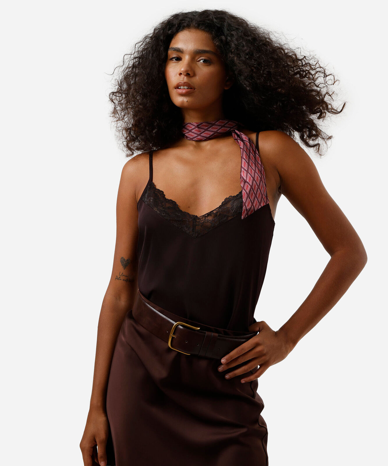 blusa feminina alcinha decote v com renda marrom